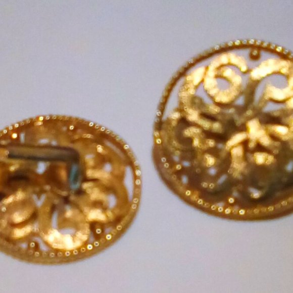 Celtic Design Gold-Tone Circular Clip-On Earrings - Picture 4 of 4